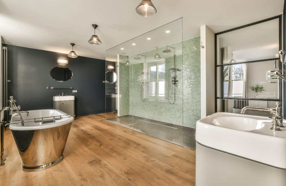 Parquet dans la salle de bain pour un choix durable et esthétique