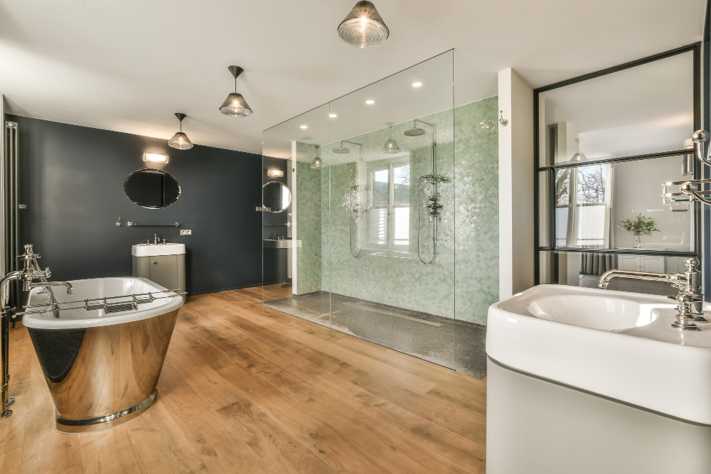 Parquet dans la salle de bain pour un choix durable et esthétique